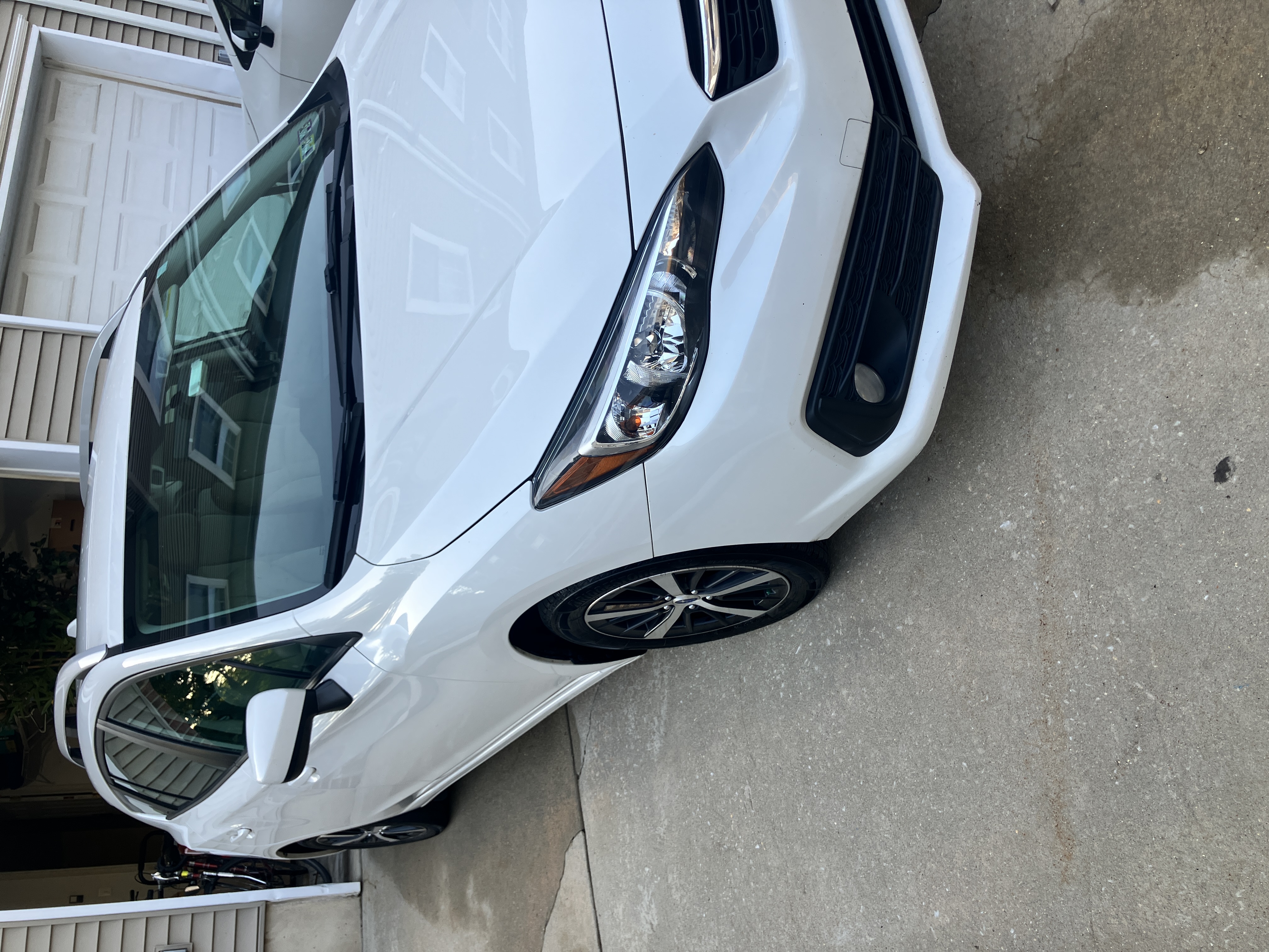 Right-front angle of a spotless vehicle