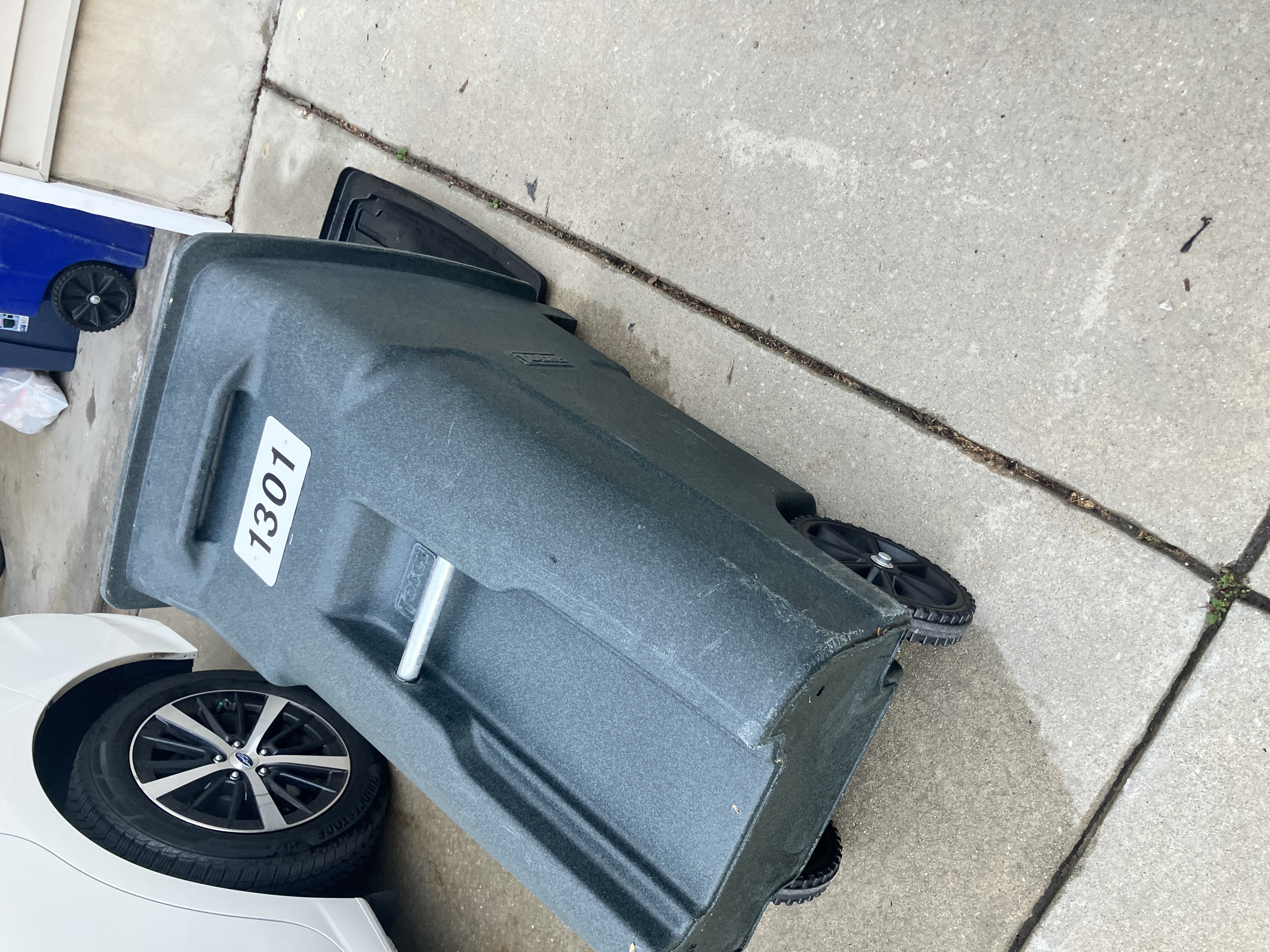 Side view of a clean, odor-free trash bin